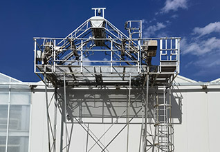 Greenhouse-with-Roof-Cleaning-Machine-14