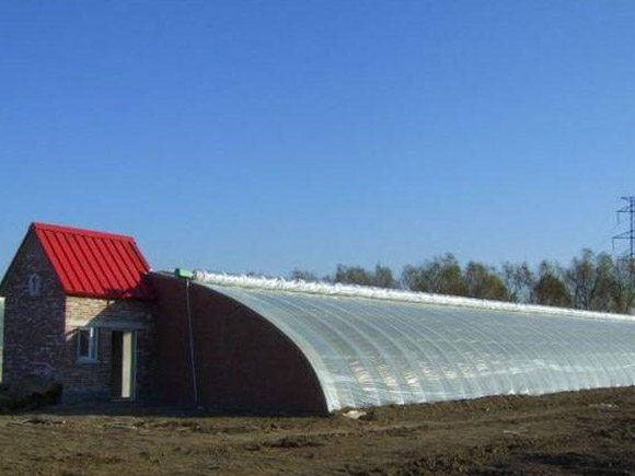 Solid-wall Solar Greenhouse